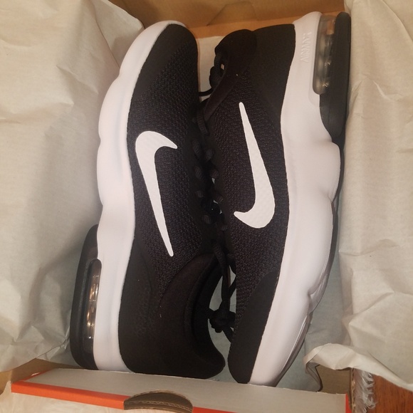 Nike Shoes - NIB Nike Air Max Advantage Running Shoes